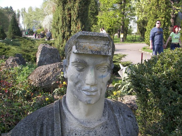 Public Gardens - Iasi Exploring the Iasi Public Gardens. Iasi is the city where Catalina is from.